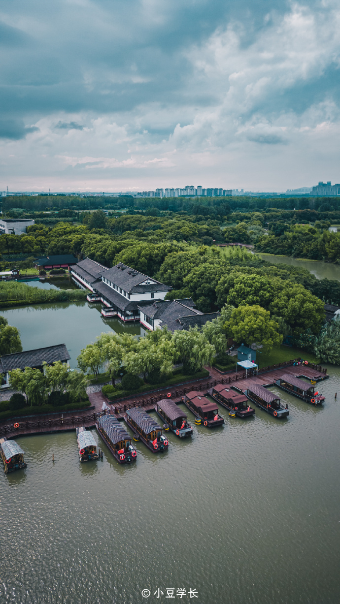 沙家浜風(fēng)景區(qū)位于常熟市,是國家5a級景區(qū),因京劇《沙家浜.